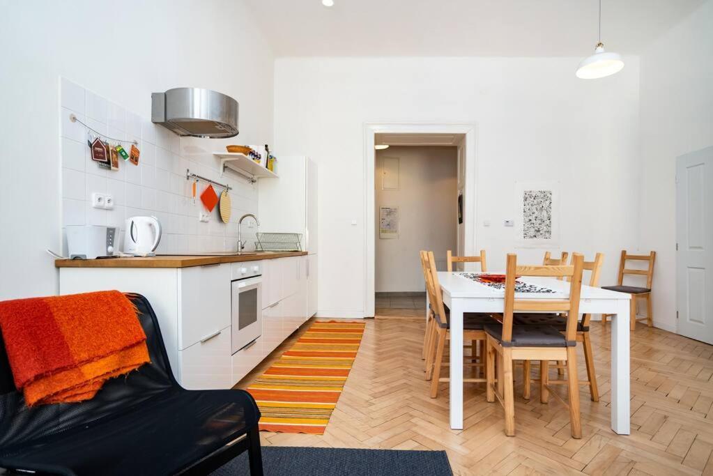 Bright, Spacious Apartment In The Historic Centre ปราก ภายนอก รูปภาพ